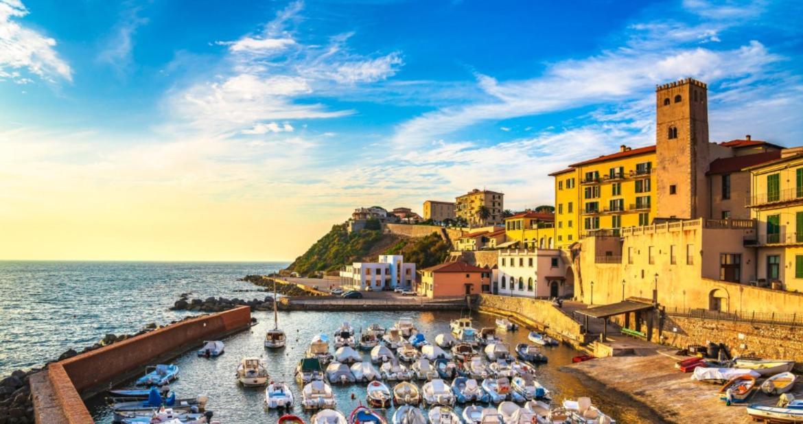 Luxury Apartment Centro Storico Piombino Exterior photo
